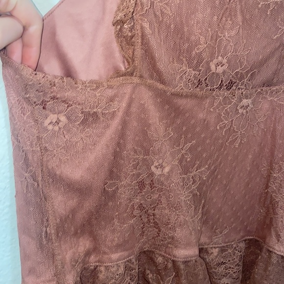 🎱Elegant Lace Sleeveless top! - Picture 8 of 10